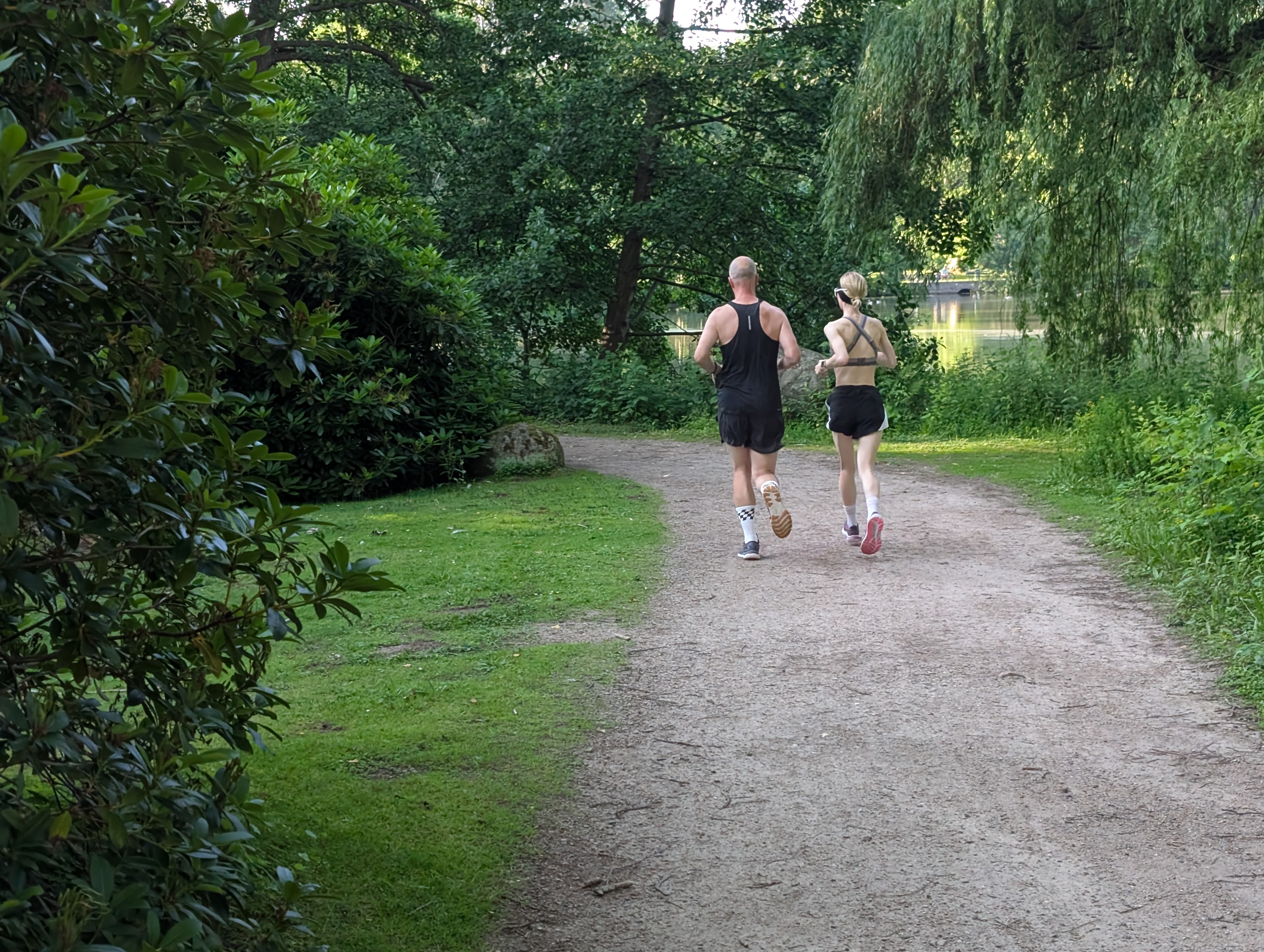 Kein Respekt vor der Trauer: Friedhof Ohlsdorf wird zur Sportarena